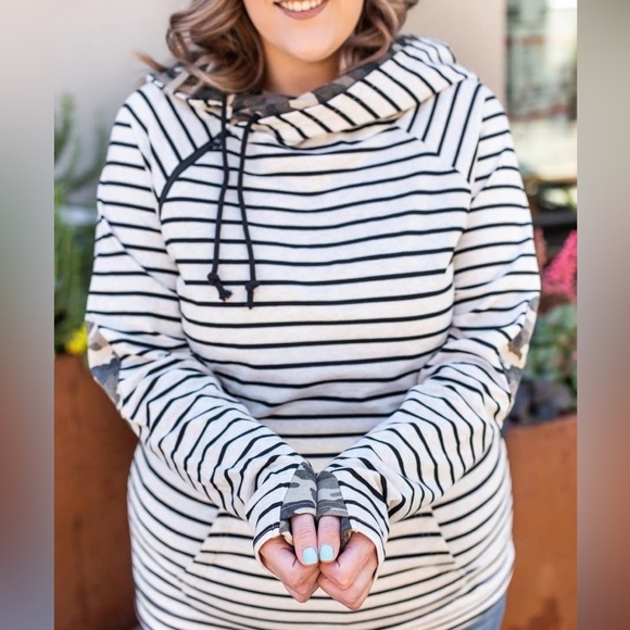 💥 BOGO 💥 NWT Michelle Mae | Double Hood Sweatshirt | Stripes | Camo | Medium - Picture 2 of 6